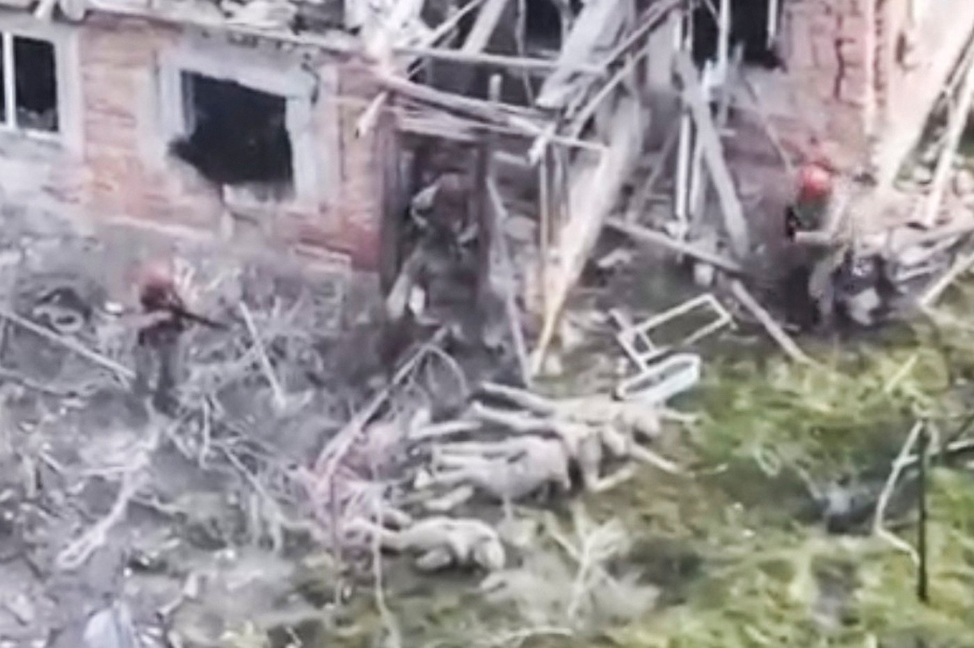 A video of Ukrainian POWs killed by men identified as Russians raises questions on accountability | iNFOnews.ca