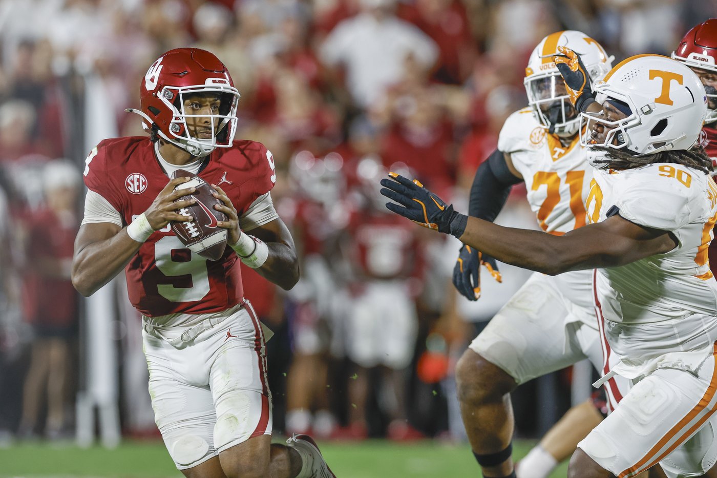 No. 21 Oklahoma switches to freshman Michael Hawkins Jr. at quarterback to replace Jackson Arnold | iNFOnews.ca No. 21 Oklahoma switches to freshman Michael Hawkins Jr. at quarterback to replace Jackson Arnold | iNFOnews.ca