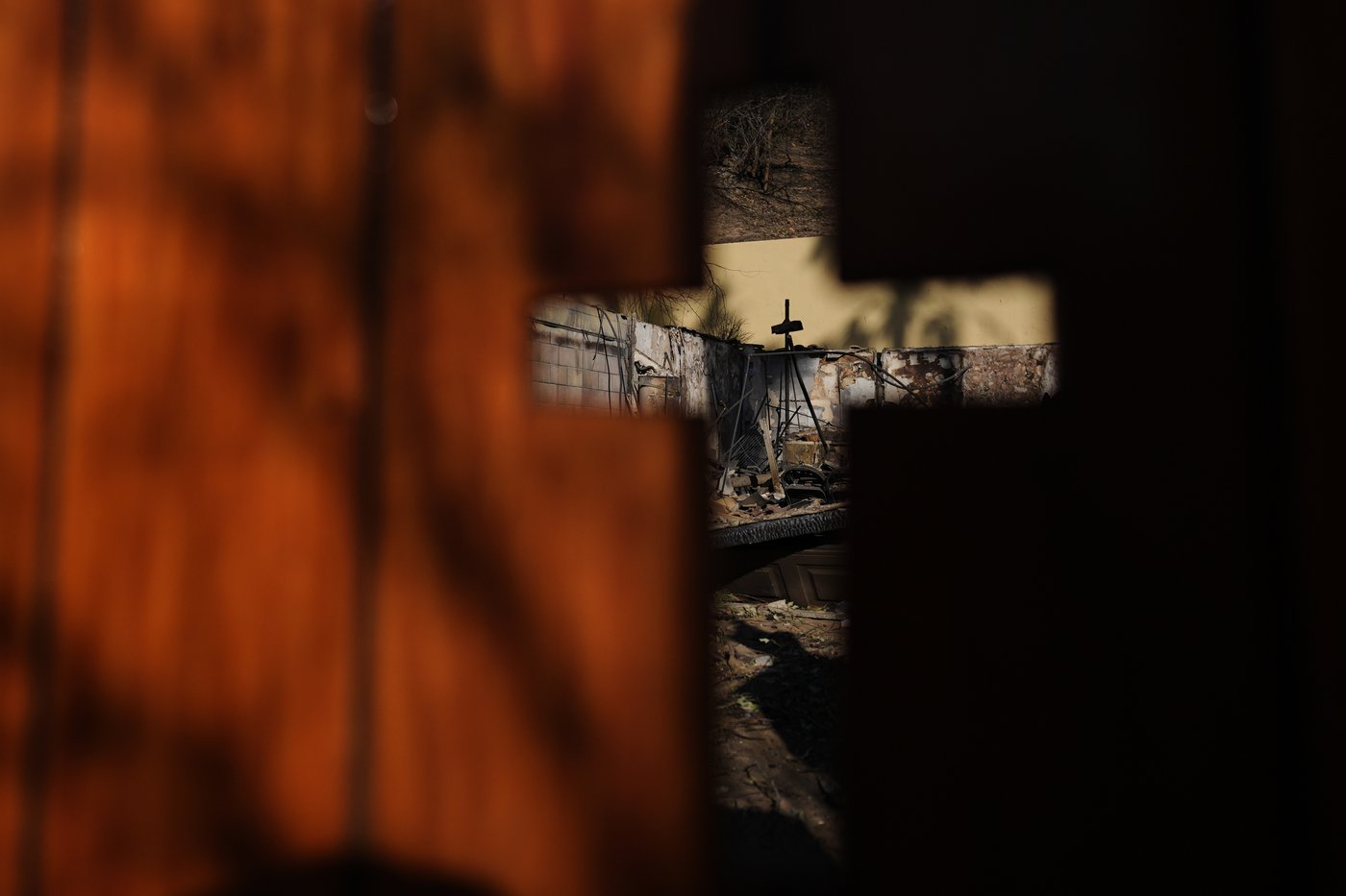 Ash and other dangers mean LA area residents who fled fires a week ago won't be going home soon | iNFOnews.ca Ash and other dangers mean LA area residents who fled fires a week ago won't be going home soon | iNFOnews.ca
