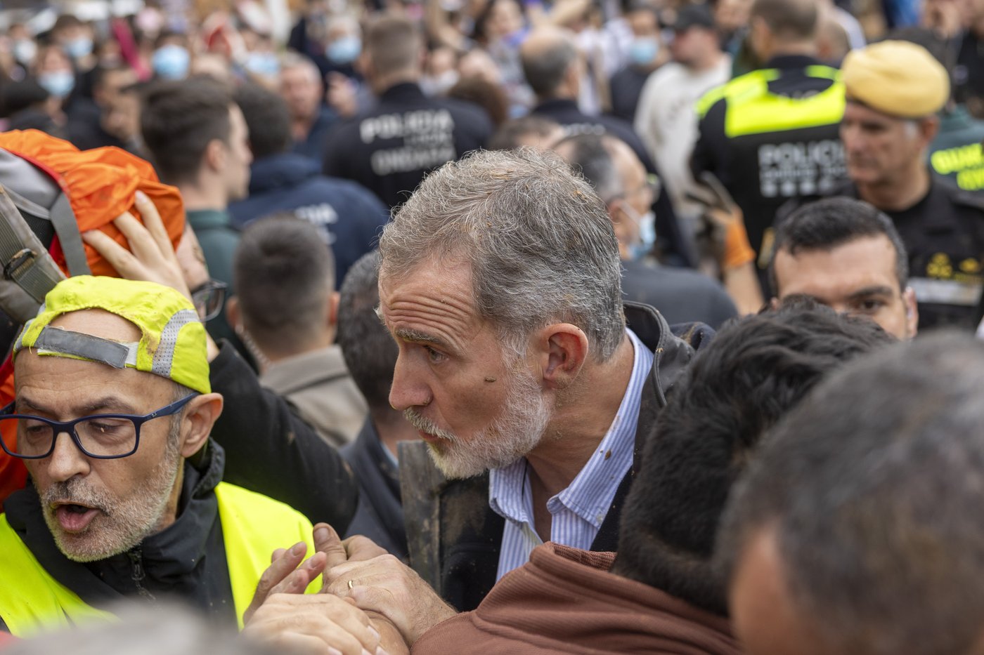 Spain flood survivors hurl mud at the royals and top government officials | iNFOnews.ca Spain flood survivors hurl mud at the royals and top government officials | iNFOnews.ca