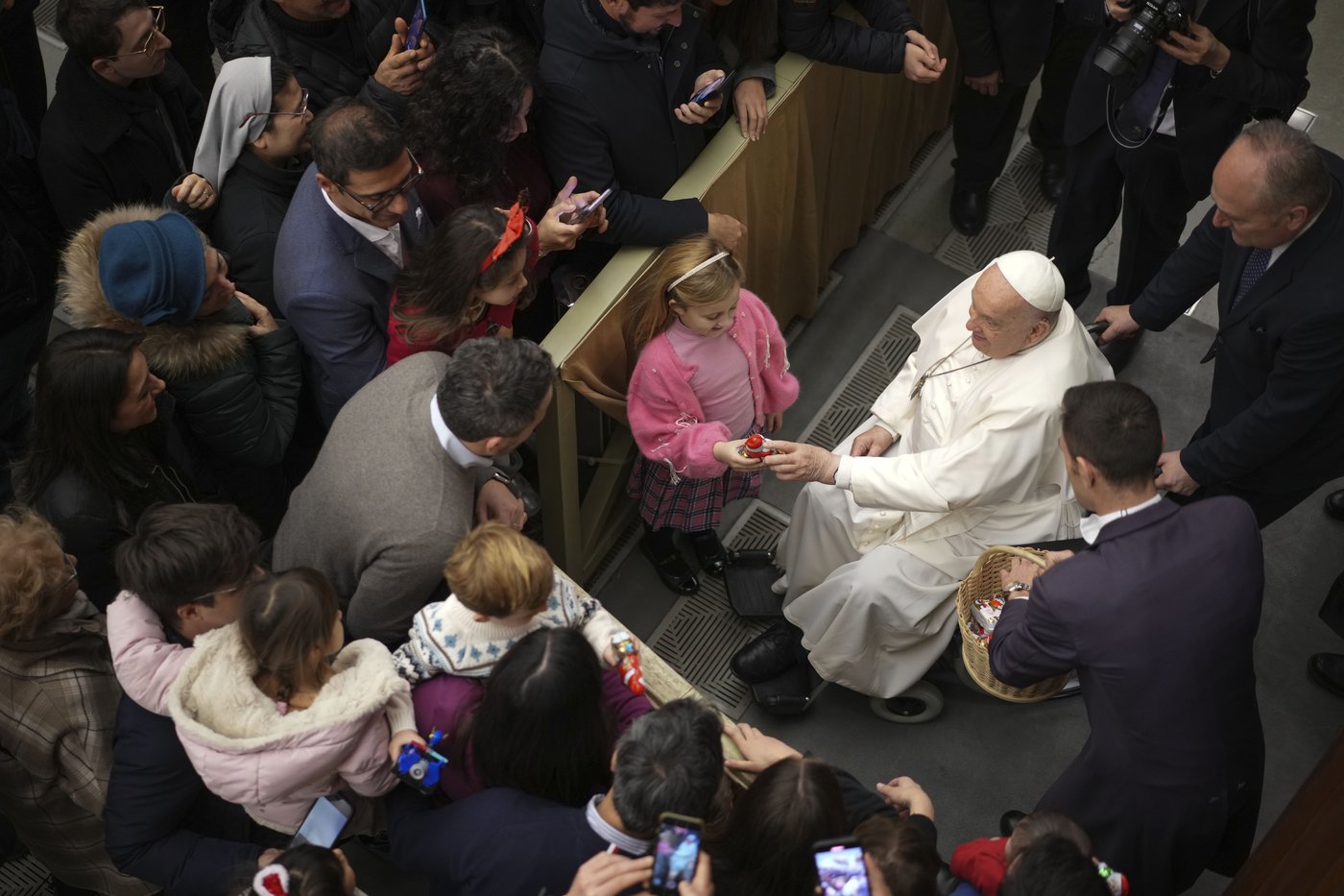 Pope has a cold and will skip outdoor Sunday prayer ahead of a busy week | iNFOnews.ca