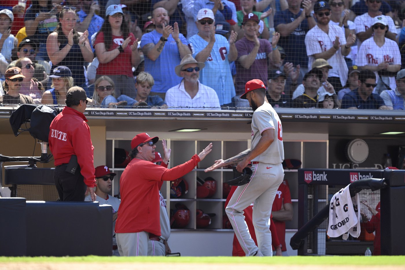 Realmuto doubles in Harper in the 8th as the Phillies beat the Padres 2-1 | iNFOnews.ca