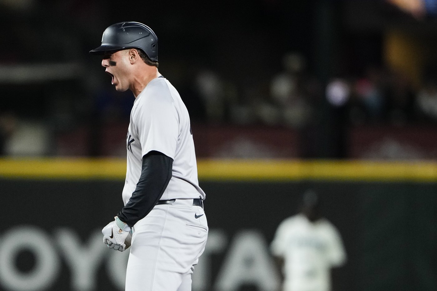 Rizzo drives in 2 runs as Yankees earn playoff berth with 2-1 win over Mariners in 10 innings | iNFOnews.ca Rizzo drives in 2 runs as Yankees earn playoff berth with 2-1 win over Mariners in 10 innings | iNFOnews.ca
