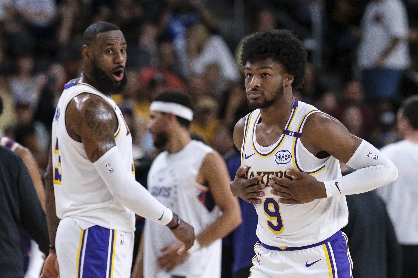 LeBron and son Bronny James play together for the first time in a preseason game for the Lakers | iNFOnews.ca LeBron and son Bronny James play together for the first time in a preseason game for the Lakers | iNFOnews.ca