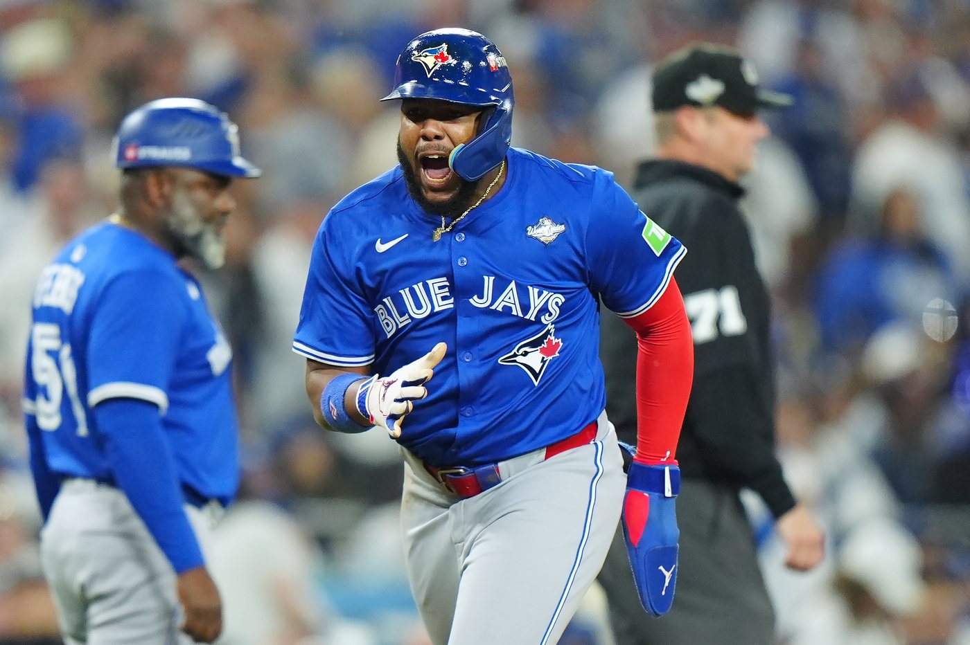 Photo Gallery: Dodgers outlast Jays 6-5 in 18-inning marathon World Series Game 3 | iNFOnews.ca