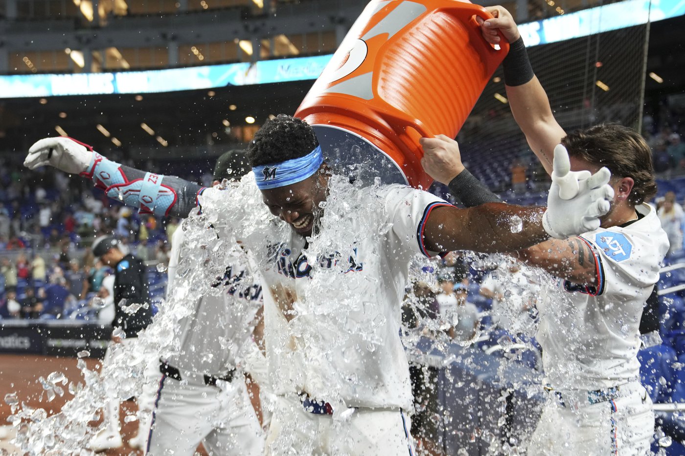 Sánchez hits leadoff homer and game-ending triple to lift Marlins over Cubs 8-7 | iNFOnews.ca Sánchez hits leadoff homer and game-ending triple to lift Marlins over Cubs 8-7 | iNFOnews.ca