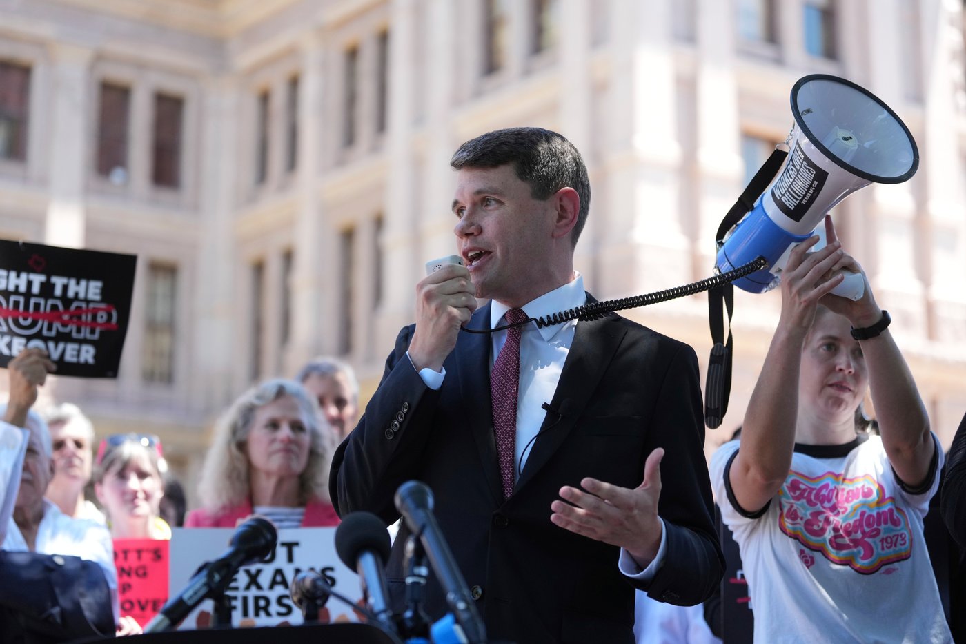 Democrats slam rush to redraw US House maps at first hearing in Texas | iNFOnews.ca