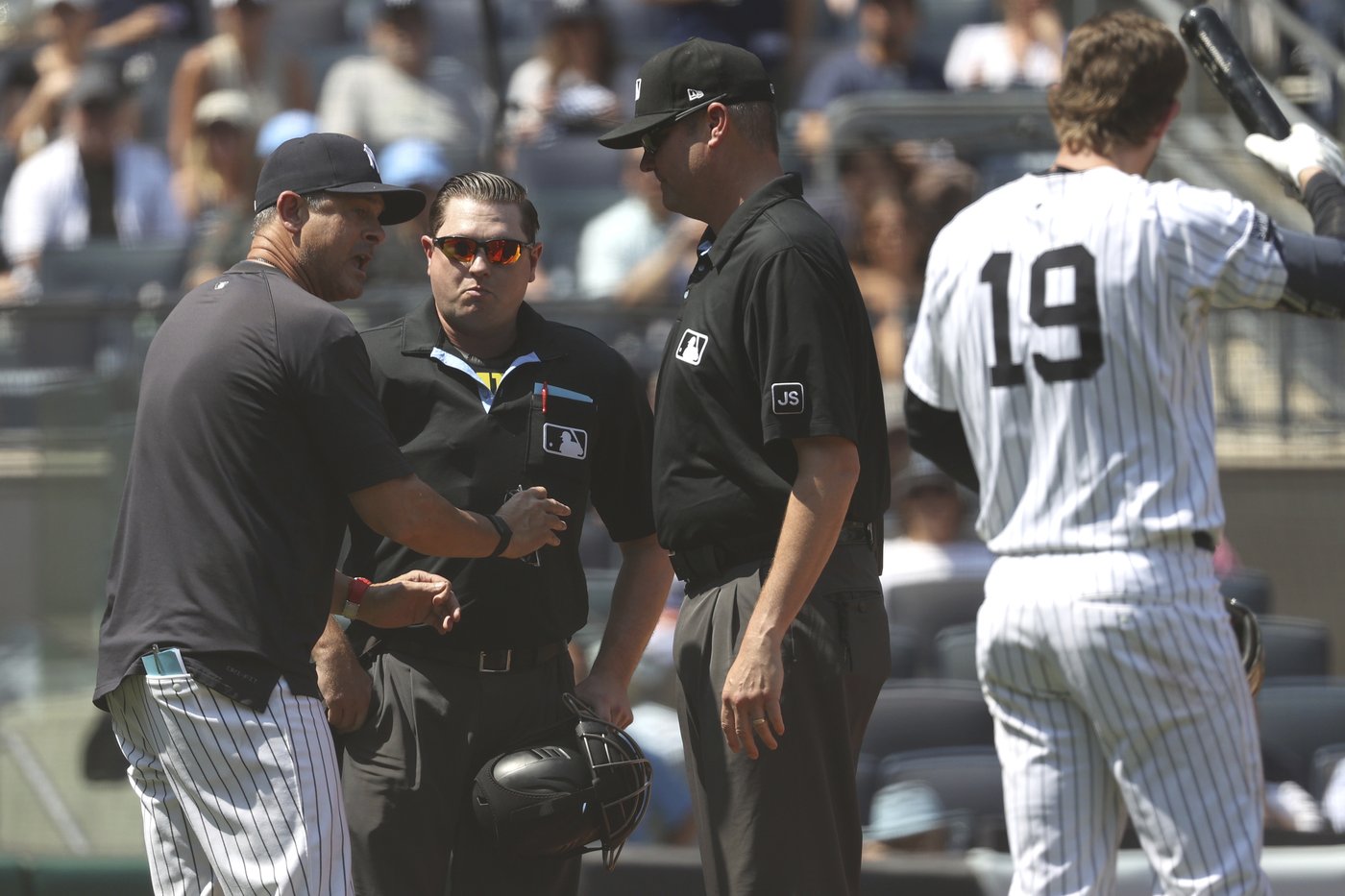 Yankees manager Aaron Boone ejected for 5th time this season in game in loss to Astros | iNFOnews.ca