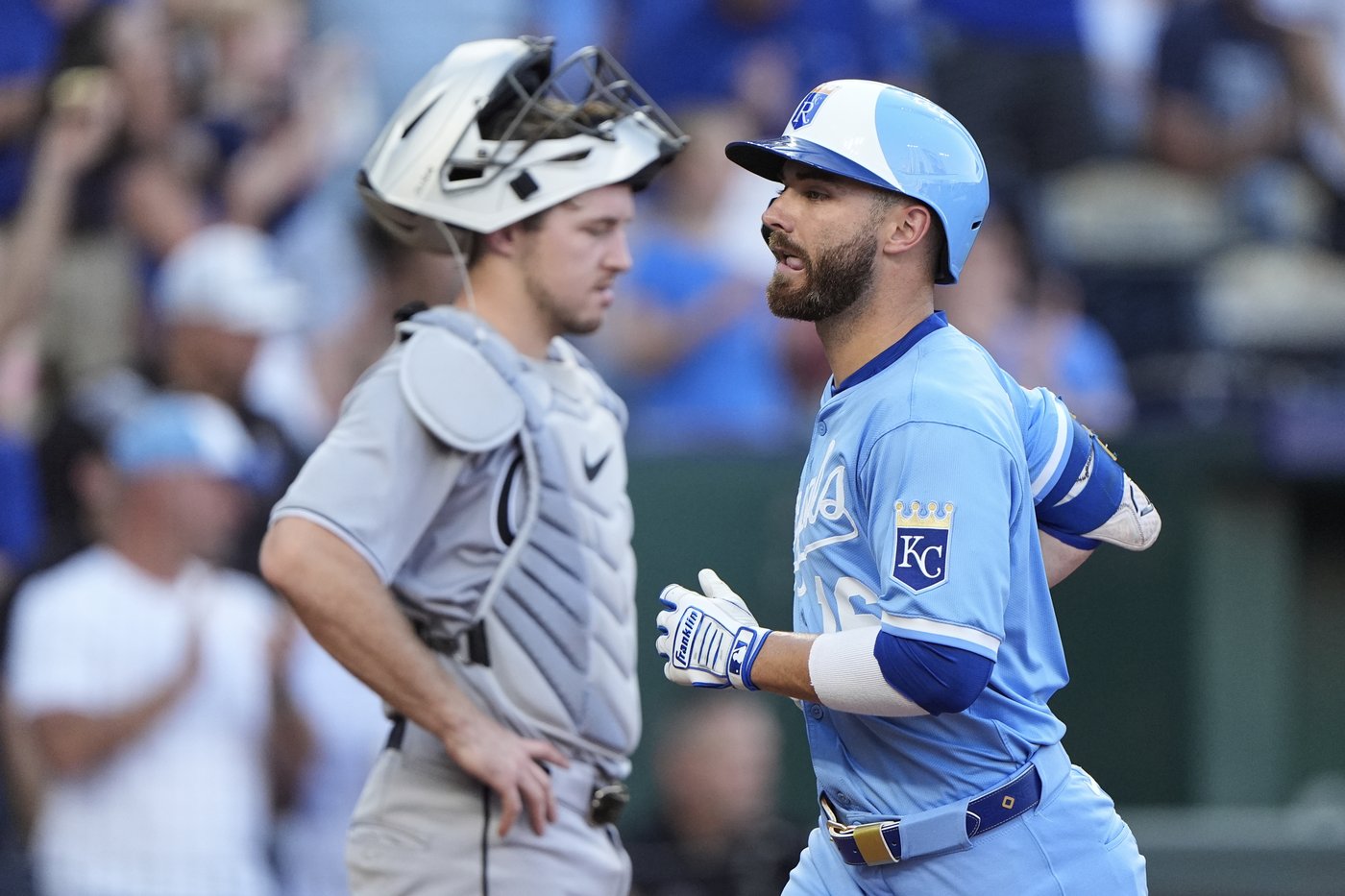 Royals' Vinnie Pasquantino leaves game with heat-related illness | iNFOnews.ca