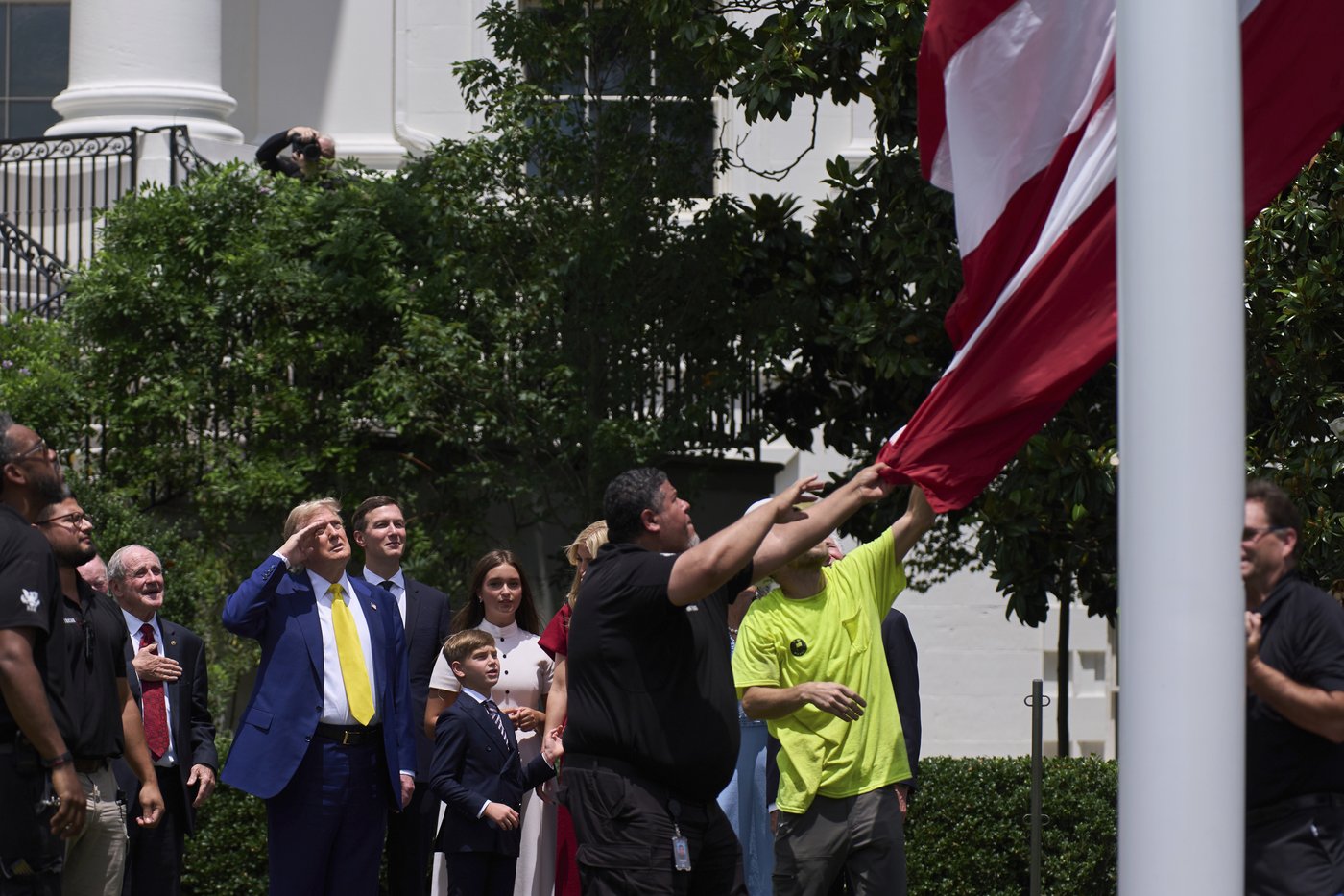Trump remakes the White House with new flagpoles | iNFOnews.ca