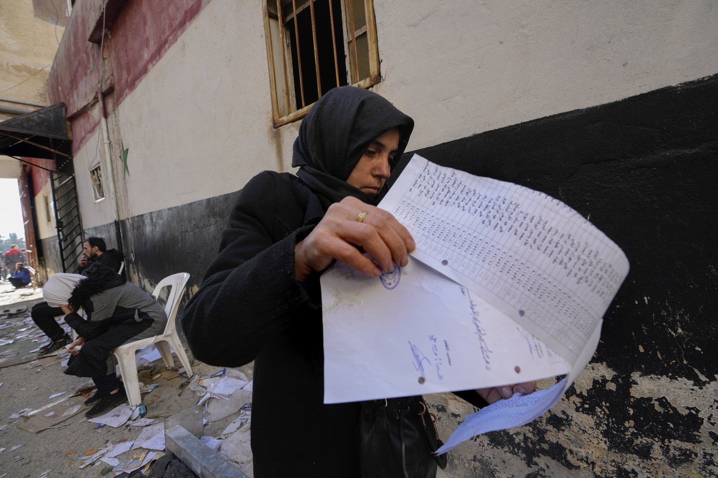 Thousands scour Syria's most horrific prison but find no sign of their loved ones | iNFOnews.ca Thousands scour Syria's most horrific prison but find no sign of their loved ones | iNFOnews.ca