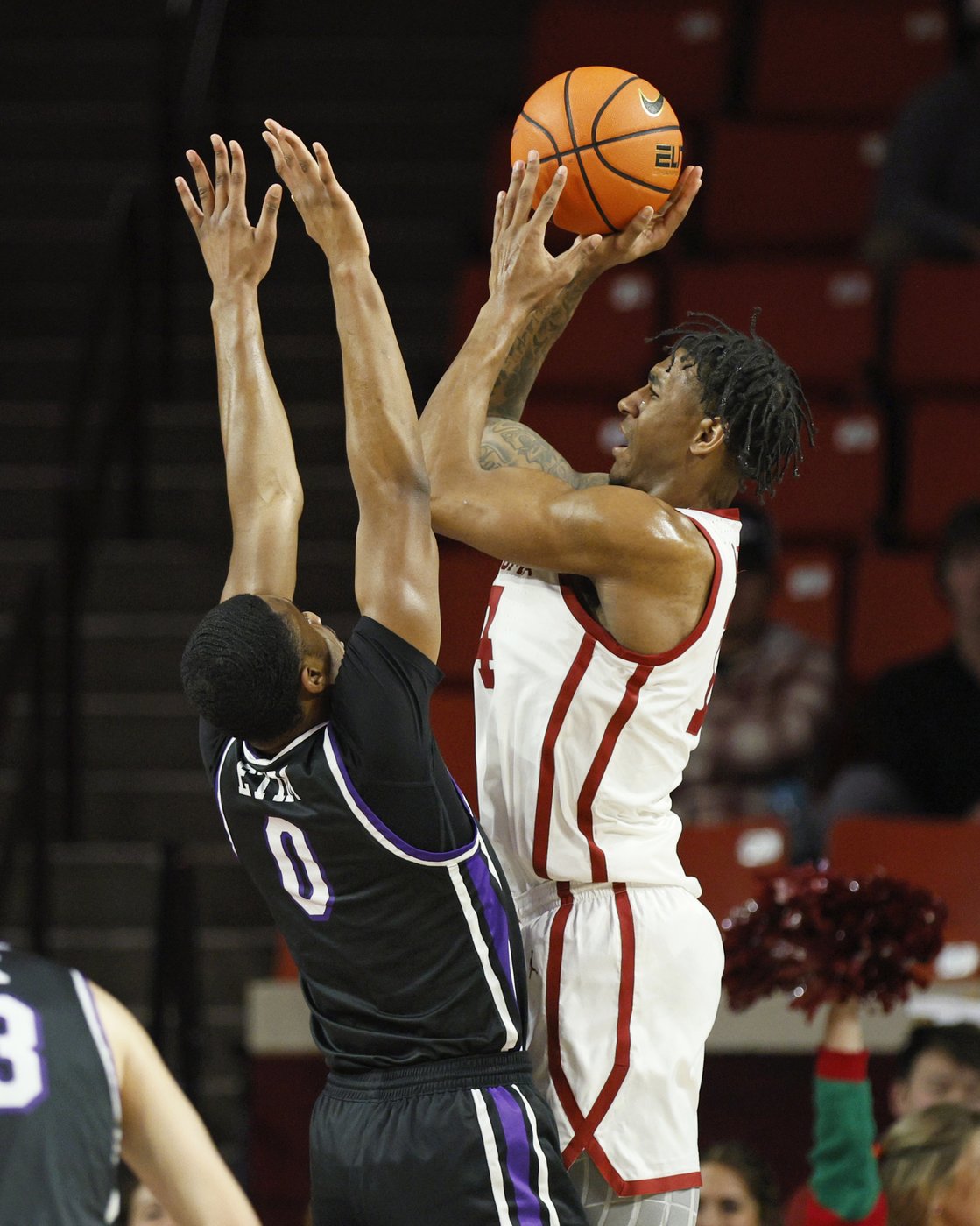 Duke Miles scores a season-high 29 points and No. 14 Oklahoma beats Central Arkansas 89-66 | iNFOnews.ca