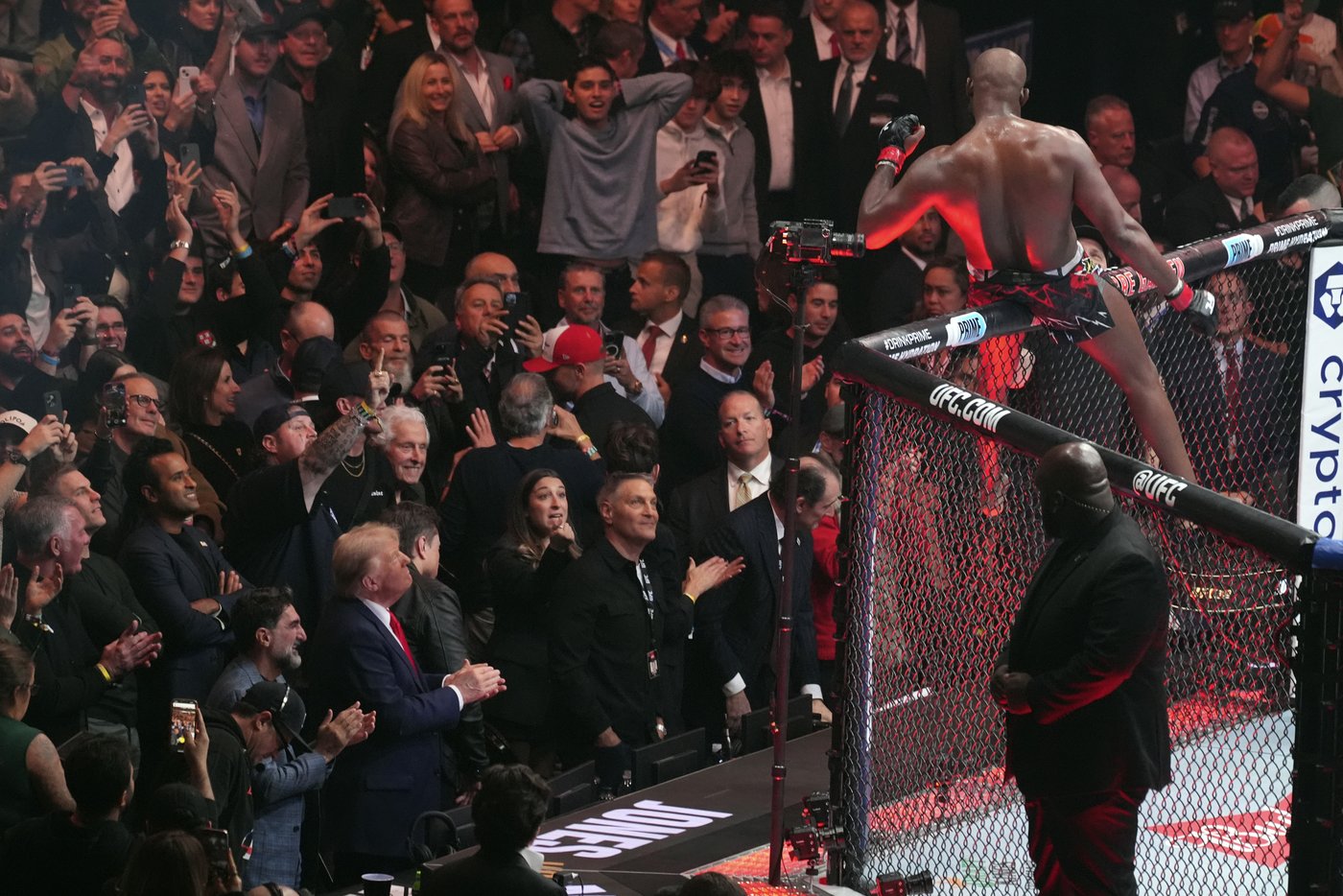 Jon Jones sends Stipe Miocic into retirement with decisive UFC heavyweight win in front of Trump | iNFOnews.ca Jon Jones sends Stipe Miocic into retirement with decisive UFC heavyweight win in front of Trump | iNFOnews.ca