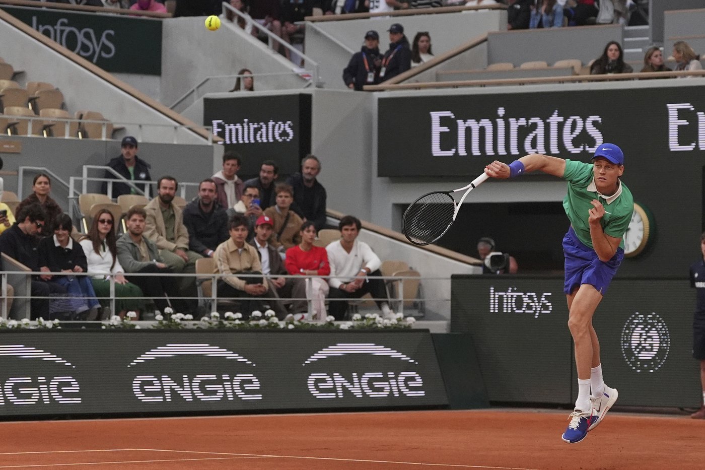Jannik Sinner beats Arthur Rinderknech at the French Open for a 15th straight Grand Slam win | iNFOnews.ca