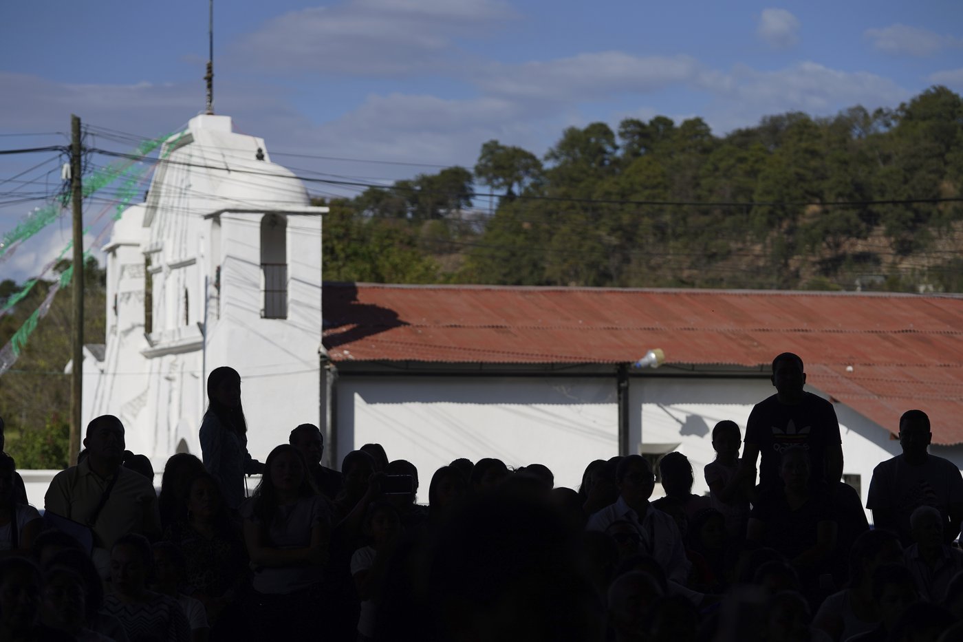 Families bid farewell to victims of Guatemala bus crash | iNFOnews.ca
