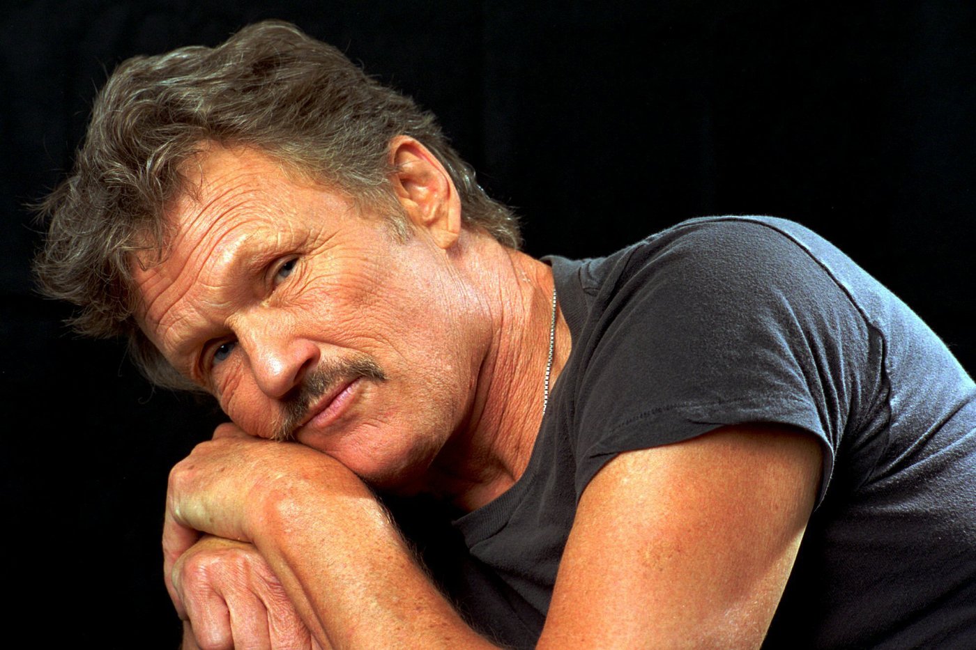 Kris Kristofferson, singer-songwriter and actor, dies at 88 | iNFOnews.ca