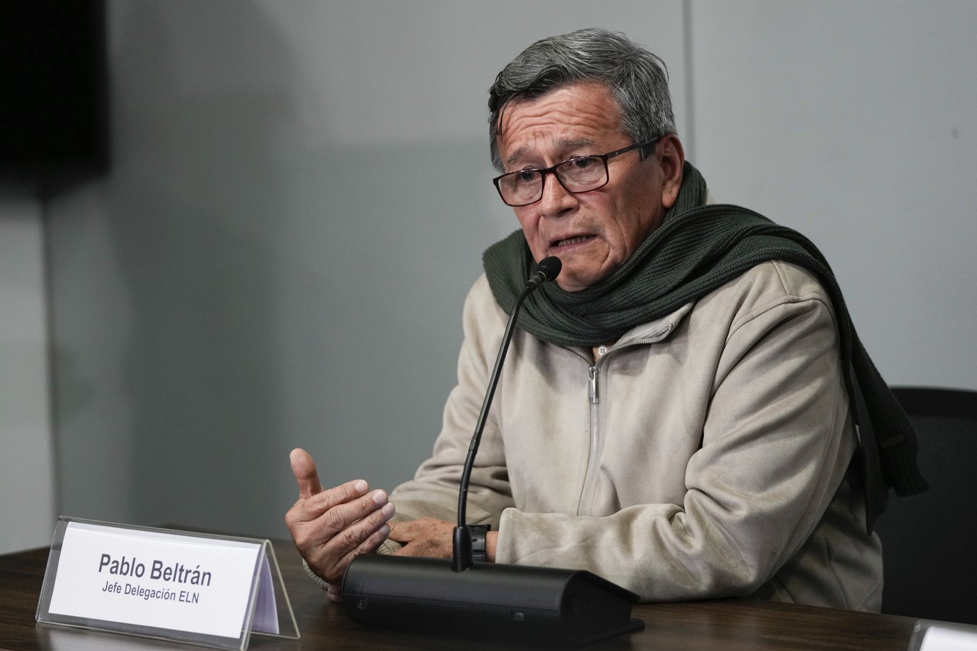 Colombia reactivates arrest orders for top rebels blamed for deadly violence in cocaine turf war | iNFOnews.ca