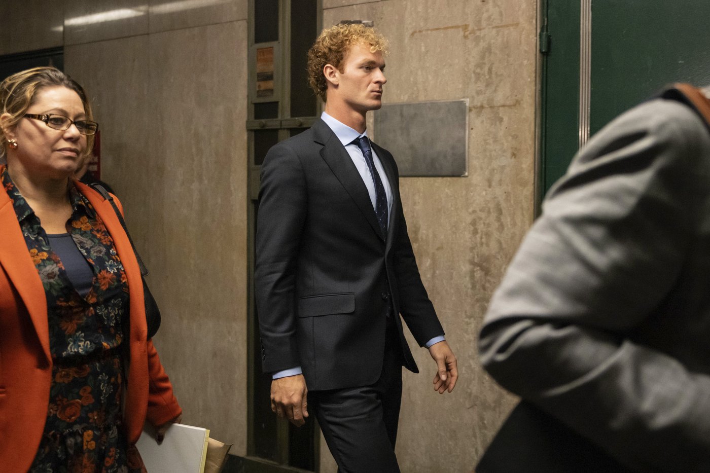 Subway rider who helped restrain man in NYC chokehold death says he wanted ex-Marine to 'let go' | iNFOnews.ca