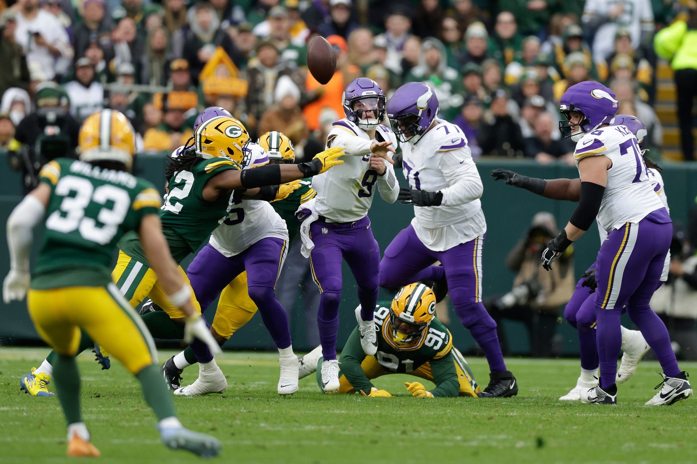 Emanuel Wilson runs for 107 yards and 2 TDs as Packers pound Vikings 23-6 | iNFOnews.ca Emanuel Wilson runs for 107 yards and 2 TDs as Packers pound Vikings 23-6 | iNFOnews.ca