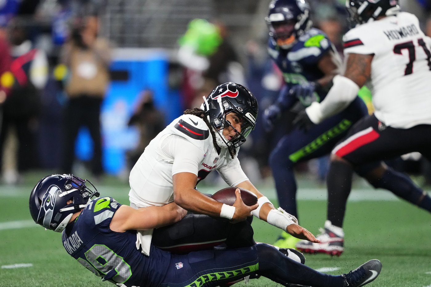 Texans' defense shines but offense falters in 27-19 loss to Seahawks | iNFOnews.ca