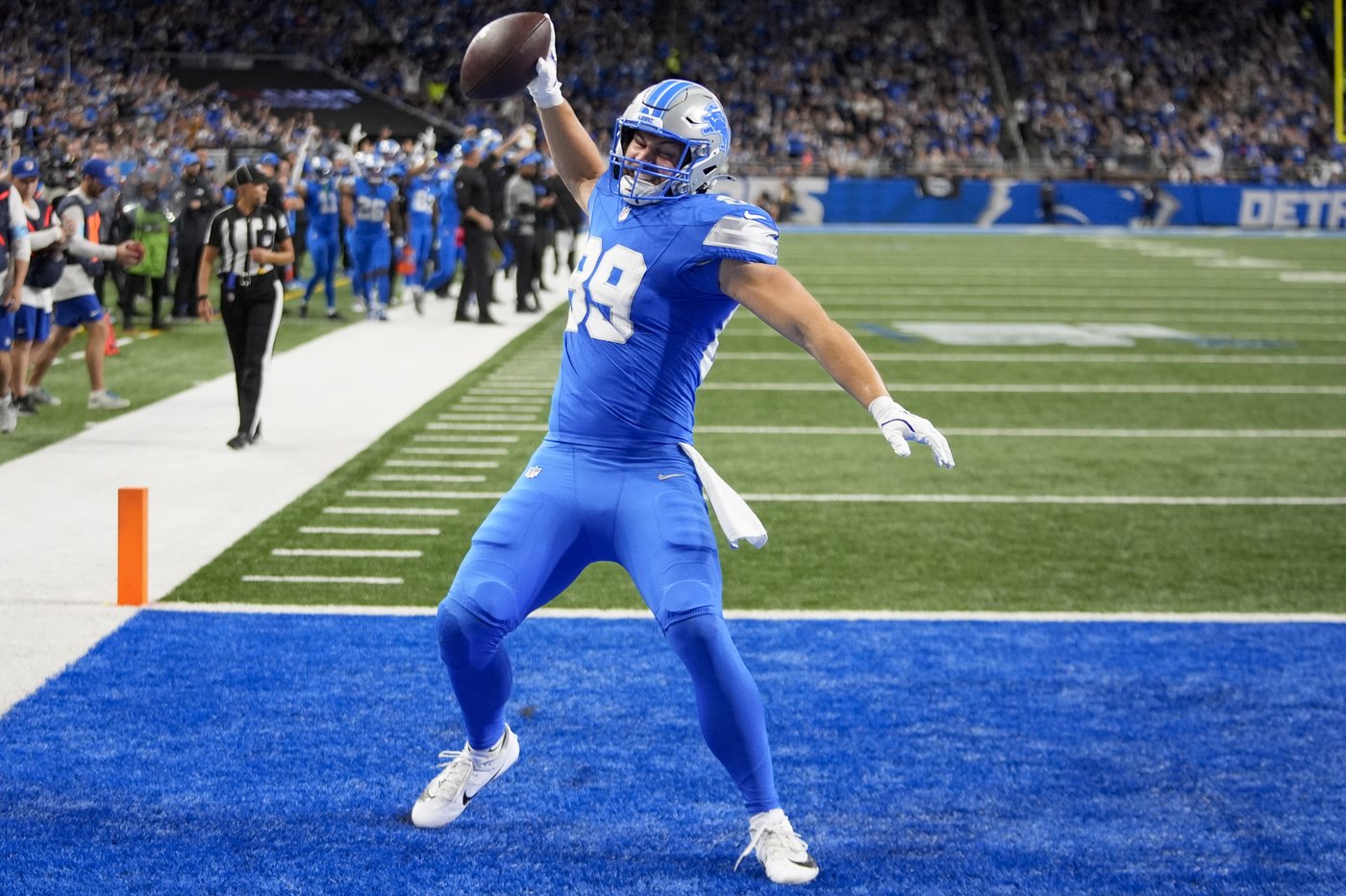 Jared Goff throws for 3 TDs and Lions win 5th straight, dominating Titans 52-14 | iNFOnews.ca Jared Goff throws for 3 TDs and Lions win 5th straight, dominating Titans 52-14 | iNFOnews.ca