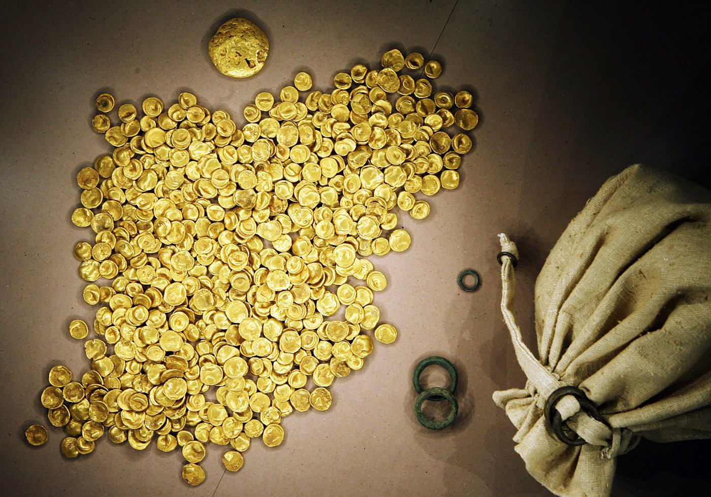 3 men convicted in the theft of ancient Celtic gold coins from a German museum | iNFOnews.ca