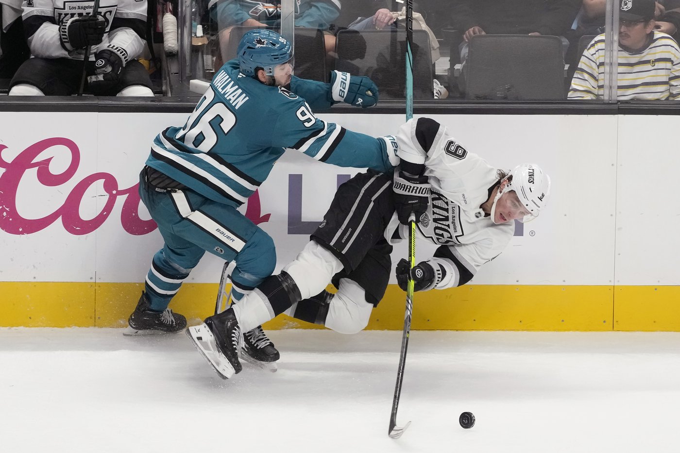 Toffoli scores 3rd-period goal to lift Sharks to 4-2 win over Kings | iNFOnews.ca