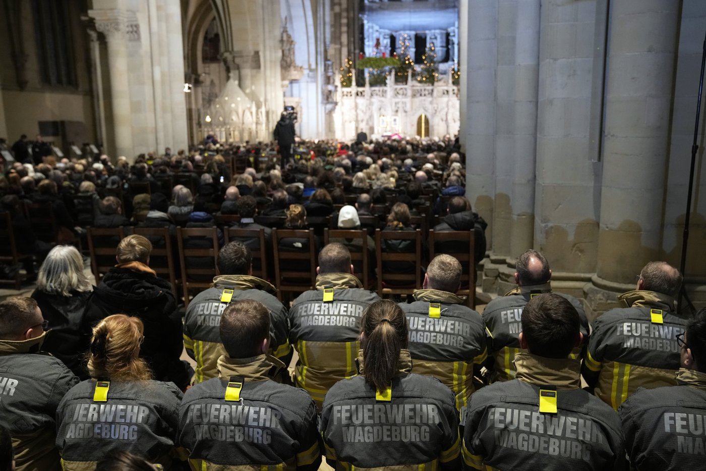 Germans mourn the 5 killed and 200 injured in the apparent attack on a Christmas market | iNFOnews.ca Germans mourn the 5 killed and 200 injured in the apparent attack on a Christmas market | iNFOnews.ca