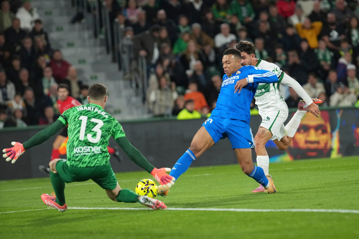Real Madrid's winless streak continues with 2-2 draw at Elche, Bellingham gets late equalizer | iNFOnews.ca Real Madrid's winless streak continues with 2-2 draw at Elche, Bellingham gets late equalizer | iNFOnews.ca