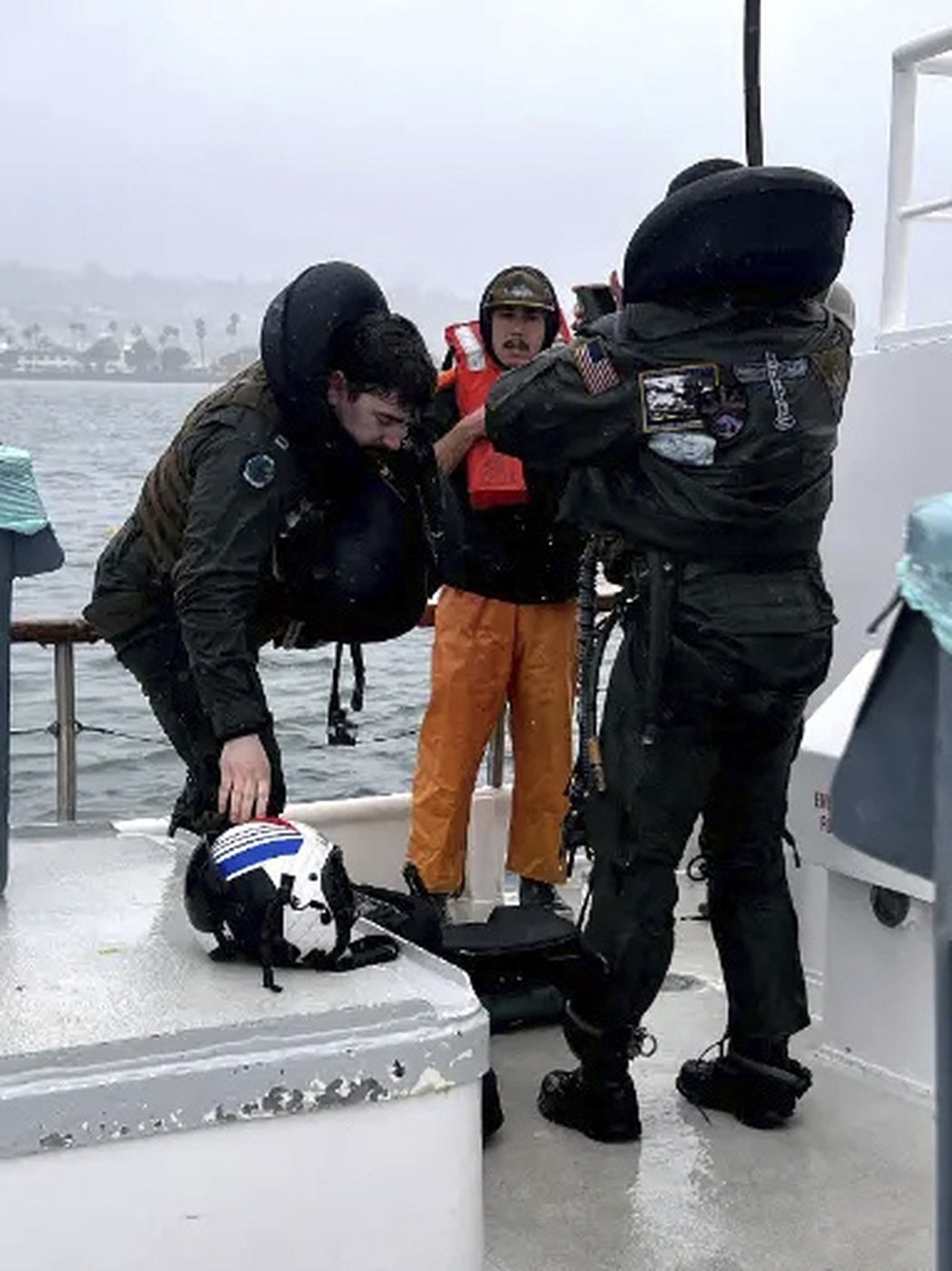 Navy crew members eject from their jet before it crashes off the San Diego coast | iNFOnews.ca Navy crew members eject from their jet before it crashes off the San Diego coast | iNFOnews.ca