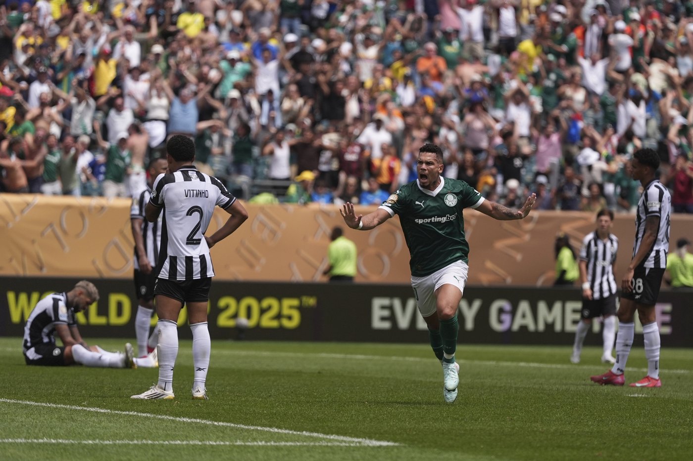 Paulinho scores in extra time to give Palmeiras a 1-0 win over Botafogo at the Club World Cup | iNFOnews.ca Paulinho scores in extra time to give Palmeiras a 1-0 win over Botafogo at the Club World Cup | iNFOnews.ca