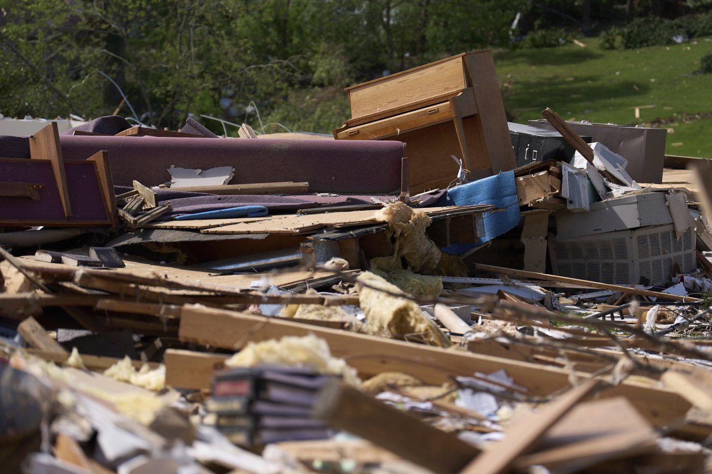 Residents dig out from tornado damage after storms kill 28 in Kentucky, Missouri and Virginia | iNFOnews.ca Residents dig out from tornado damage after storms kill 28 in Kentucky, Missouri and Virginia | iNFOnews.ca