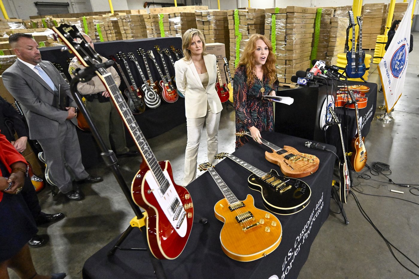 More than 3,000 fake Gibson guitars seized at Los Angeles port | iNFOnews.ca More than 3,000 fake Gibson guitars seized at Los Angeles port | iNFOnews.ca