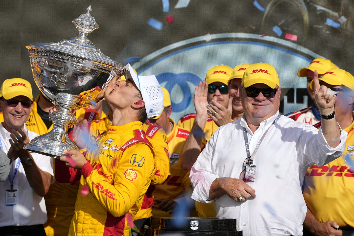 Palou finally loses as IndyCar champ's 2-race winning streak snapped by Kirkwood in Long Beach | iNFOnews.ca Palou finally loses as IndyCar champ's 2-race winning streak snapped by Kirkwood in Long Beach | iNFOnews.ca