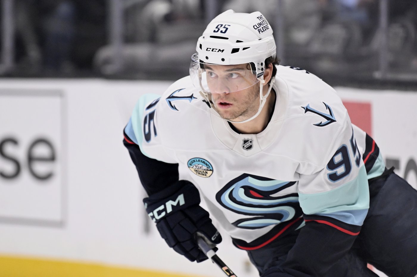 Blackhawks acquire Andre Burakovsky from Kraken in exchange for fellow forward Joe Veleno | iNFOnews.ca Blackhawks acquire Andre Burakovsky from Kraken in exchange for fellow forward Joe Veleno | iNFOnews.ca