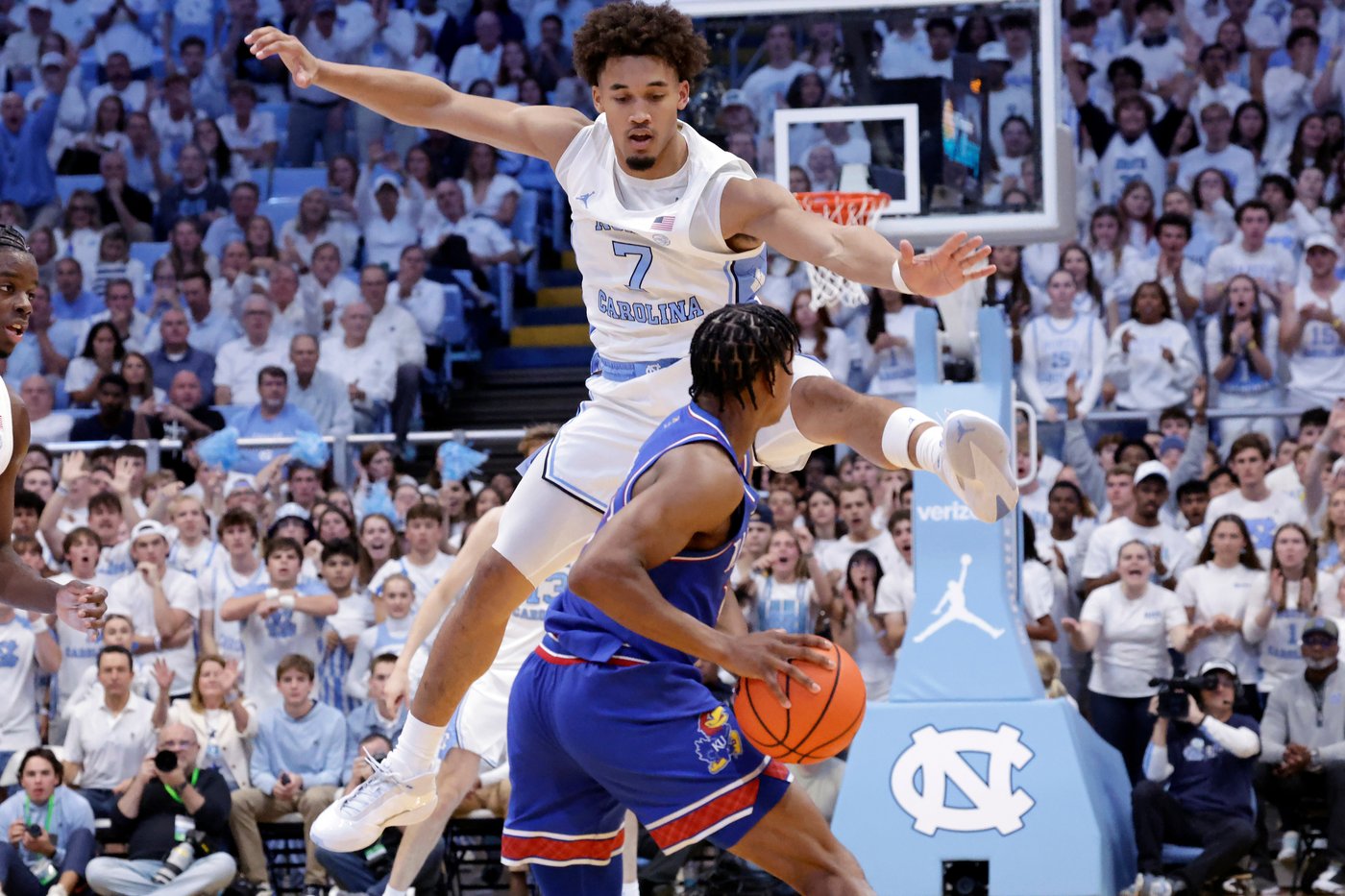 Wilson, Veesaar, Trimble power No. 25 North Carolina's 2nd-half push to beat No. 19 Kansas 87-74 | iNFOnews.ca