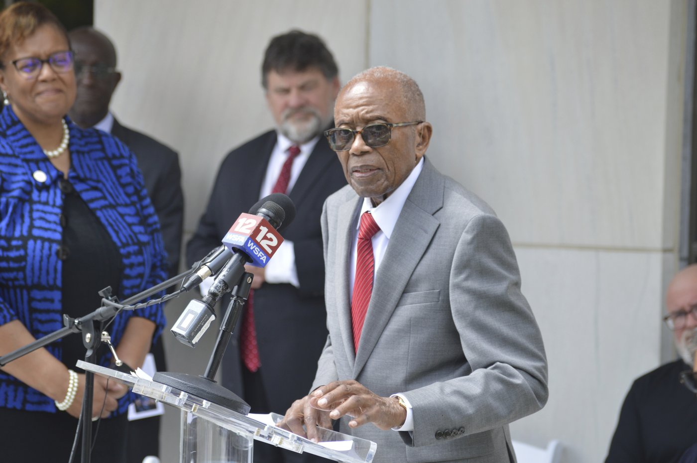 Legendary civil rights attorney Fred Gray honored with statue in Alabama | iNFOnews.ca Legendary civil rights attorney Fred Gray honored with statue in Alabama | iNFOnews.ca