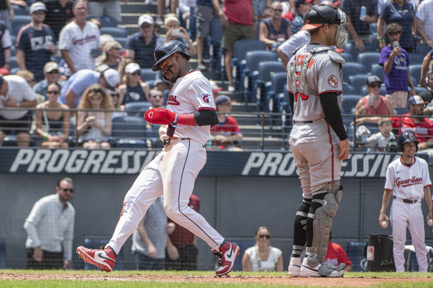 Henderson's go-ahead RBI single helps Orioles edge Guardians | iNFOnews.ca