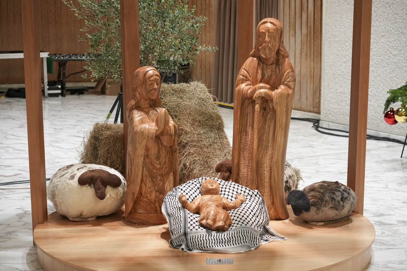 Vatican's keffiyeh Nativity scene raises eyebrows and then disappears - at least until Christmas Eve | iNFOnews.ca Vatican's keffiyeh Nativity scene raises eyebrows and then disappears - at least until Christmas Eve | iNFOnews.ca