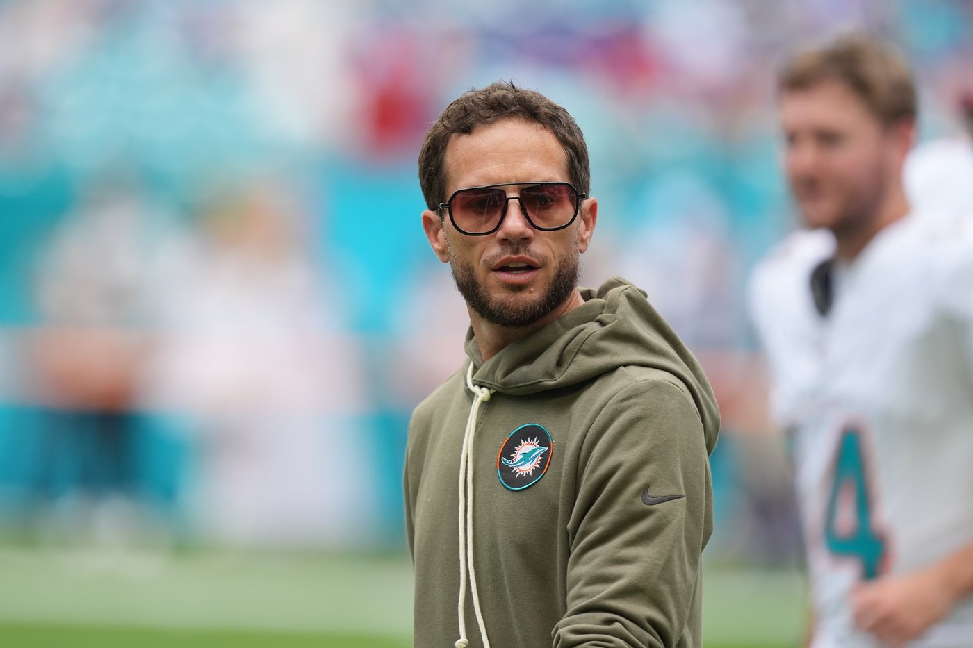 Mike McDaniel laughs off viral photo as Dolphins find joy and belief in win over Bills | iNFOnews.ca Mike McDaniel laughs off viral photo as Dolphins find joy and belief in win over Bills | iNFOnews.ca