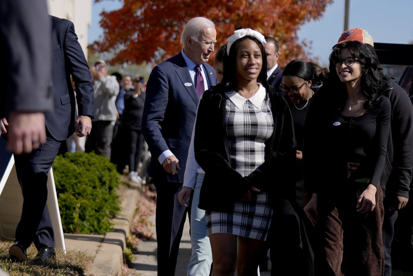 Biden casts 2024 election ballot near his Delaware home, waiting in line with other voters | iNFOnews.ca