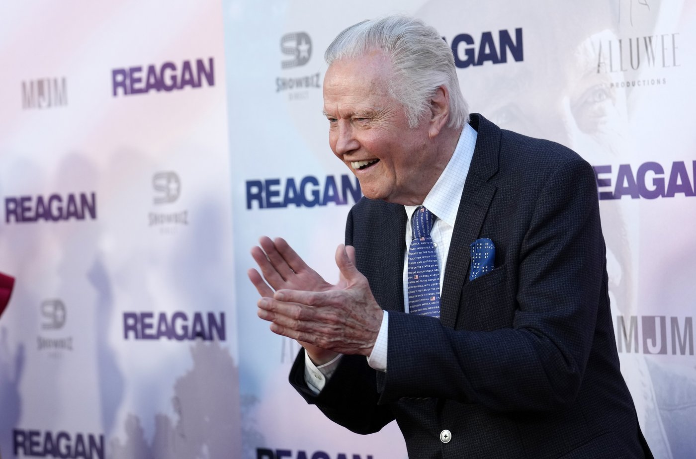 Donald Trump vows to help ‘troubled’ Hollywood with Mel Gibson, Jon Voight and Sylvester Stallone | iNFOnews.ca
