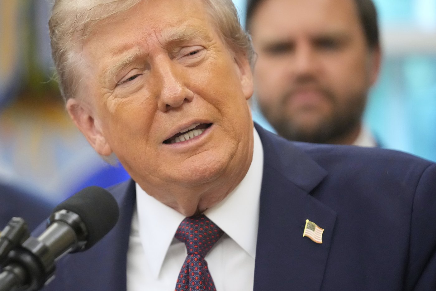 Trump addresses health rumors after days without public events | iNFOnews.ca