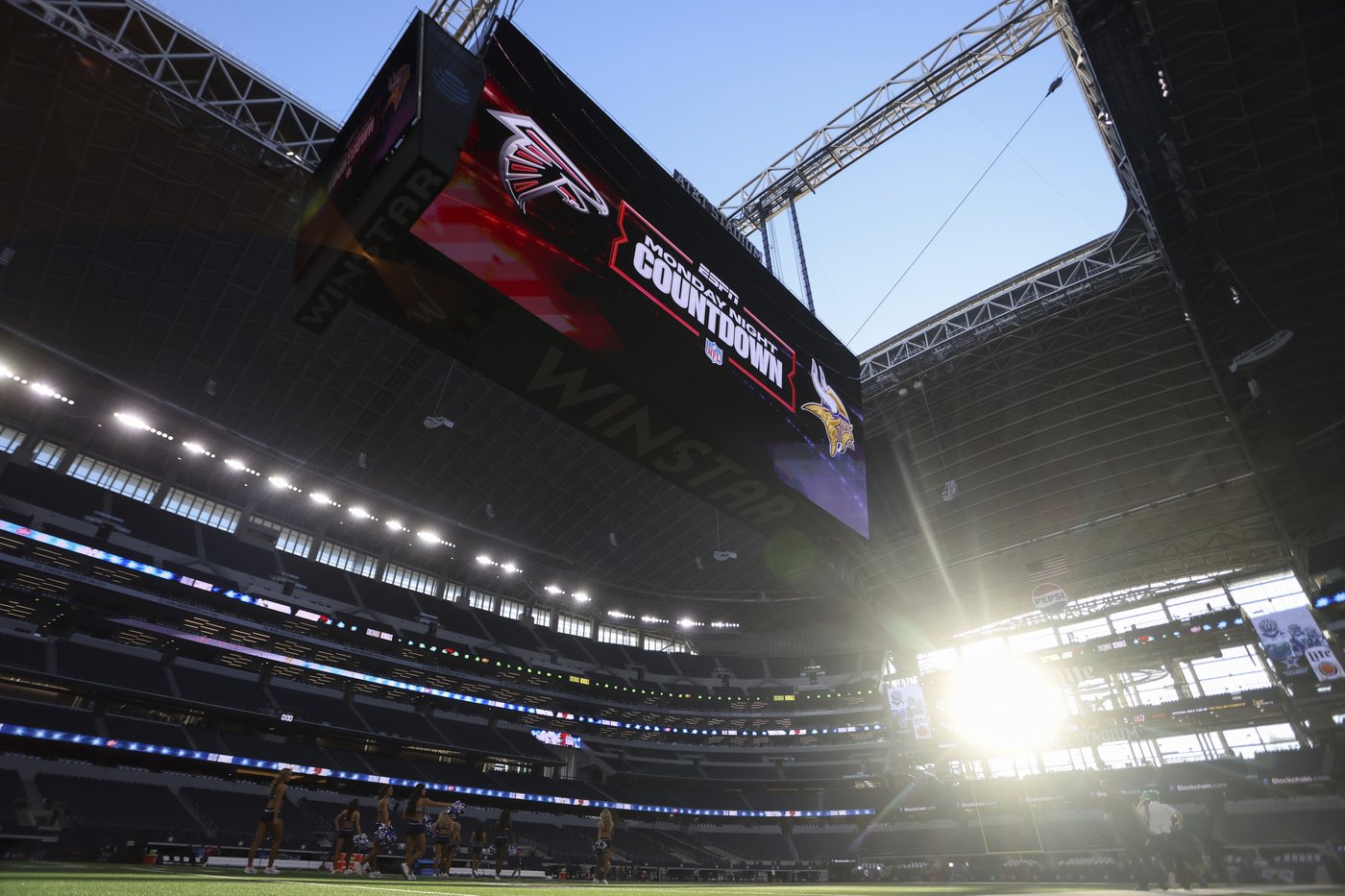 Cowboys host Bengals under open roof after falling debris thwarted that plan against Texans | iNFOnews.ca Cowboys host Bengals under open roof after falling debris thwarted that plan against Texans | iNFOnews.ca