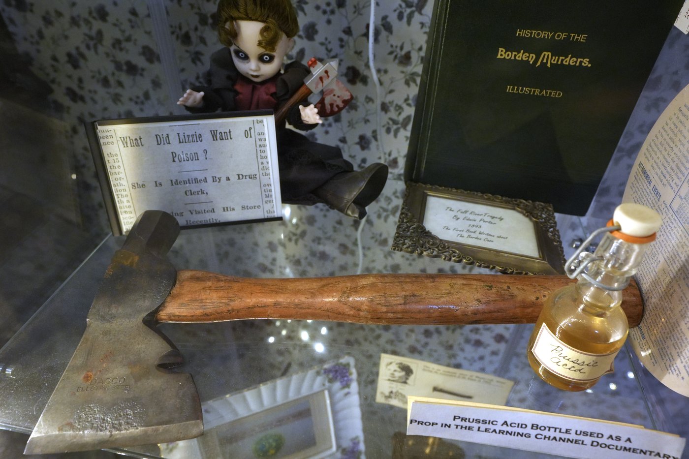 As Halloween approaches, tourists visit a home with a gruesome past and tunnels said to be haunted | iNFOnews.ca