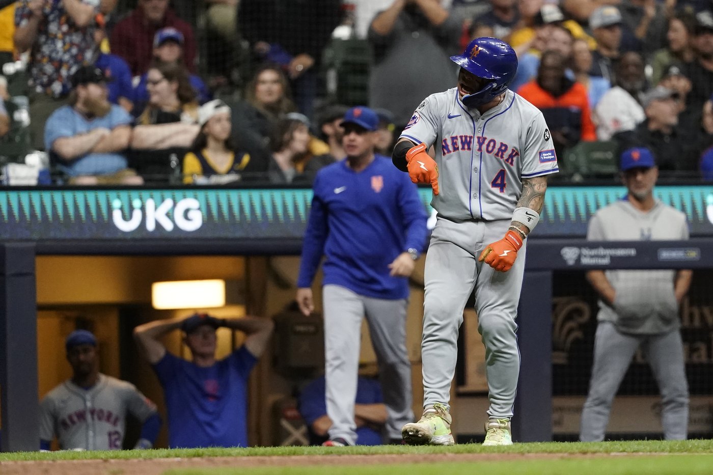 Mets manager Carlos Mendoza ejected from pivotal game against Brewers | iNFOnews.ca