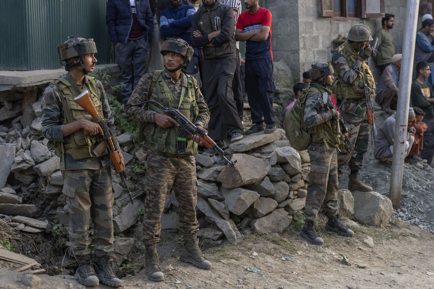 3 Indian soldiers and 2 civilians are killed in an alleged rebel ambush in Kashmir | iNFOnews.ca