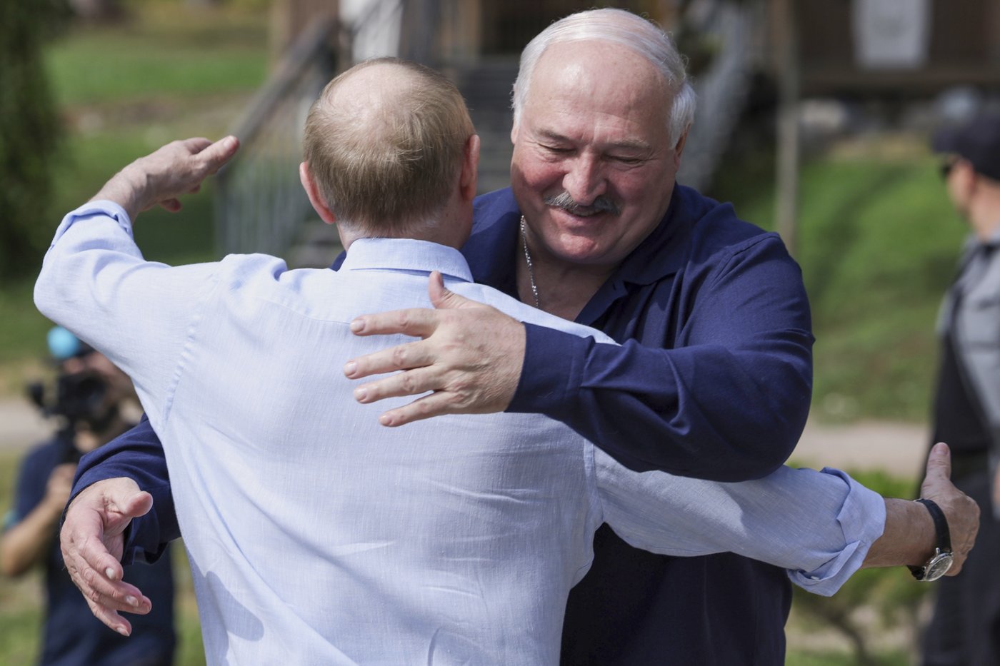 Belarus targets dozens of government critics with raids and detention, advocates say | iNFOnews.ca