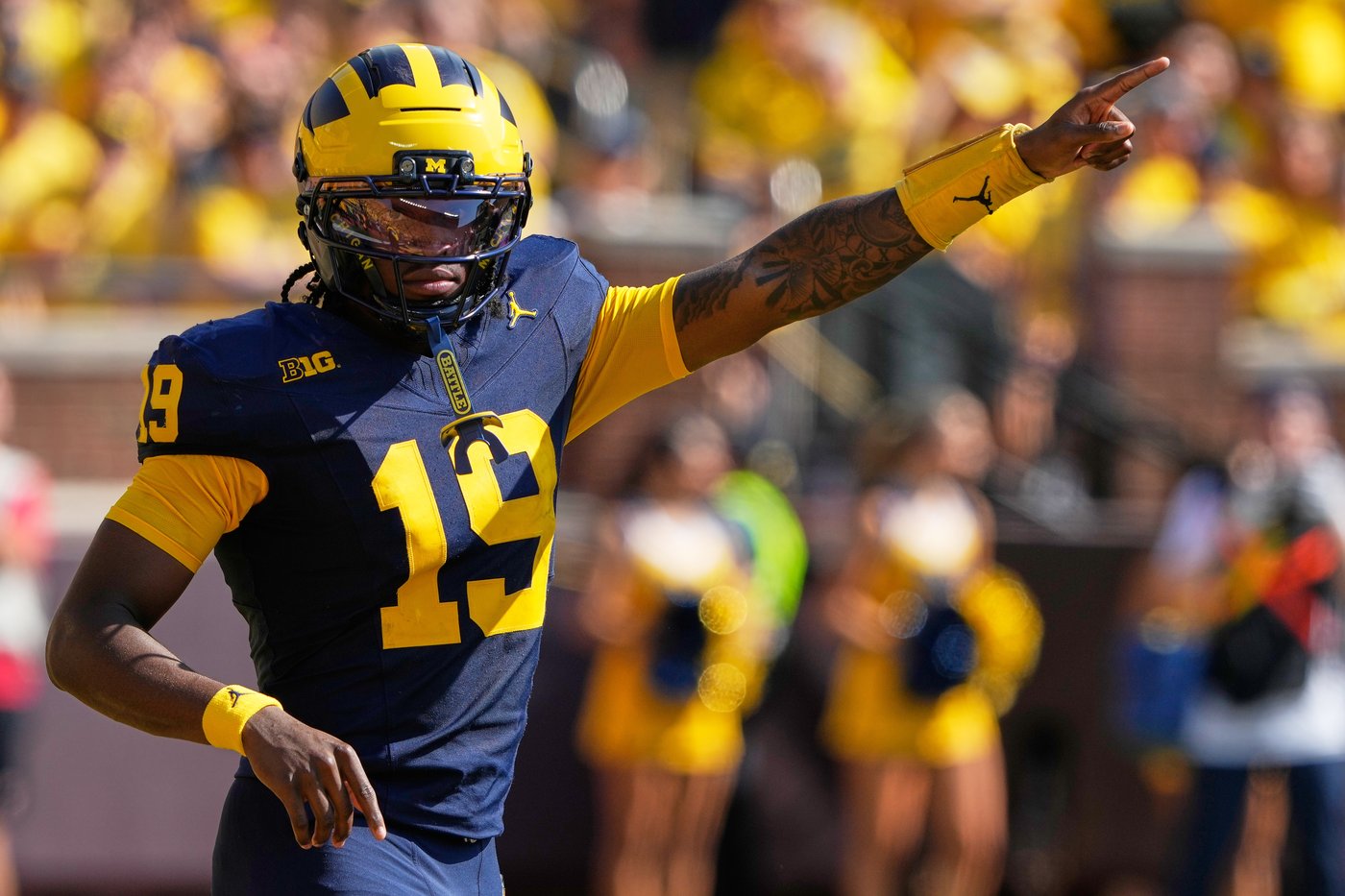 Michigan's Bryce Underwood one of many Big Ten quarterbacks starting in 1st or 2nd year of college | iNFOnews.ca