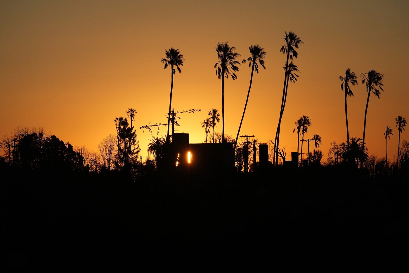 Ash and other dangers mean LA area residents who fled fires a week ago won't be going home soon | iNFOnews.ca Ash and other dangers mean LA area residents who fled fires a week ago won't be going home soon | iNFOnews.ca